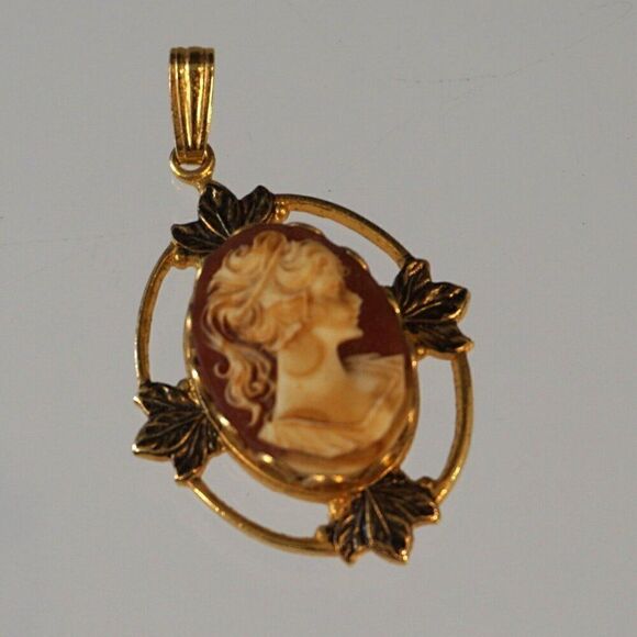 Vintage Carved Cameo Pendant Faux Leather Cord Necklace - Picture 2 of 9